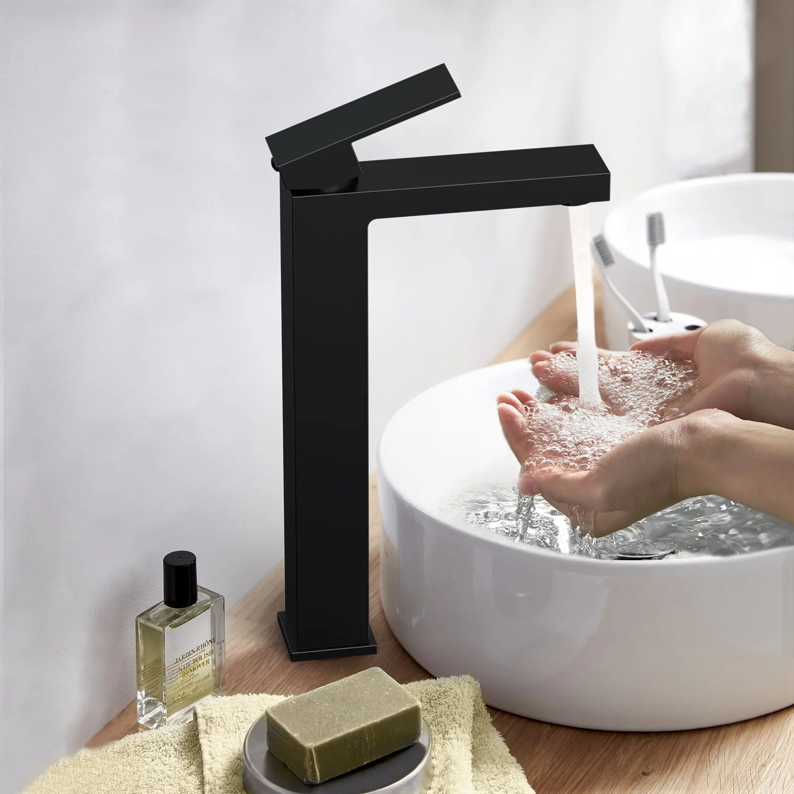 Modern Tall Basin Faucet – Solid Brass, Neoperl® Aerator, Citec® Cartridge AB001000