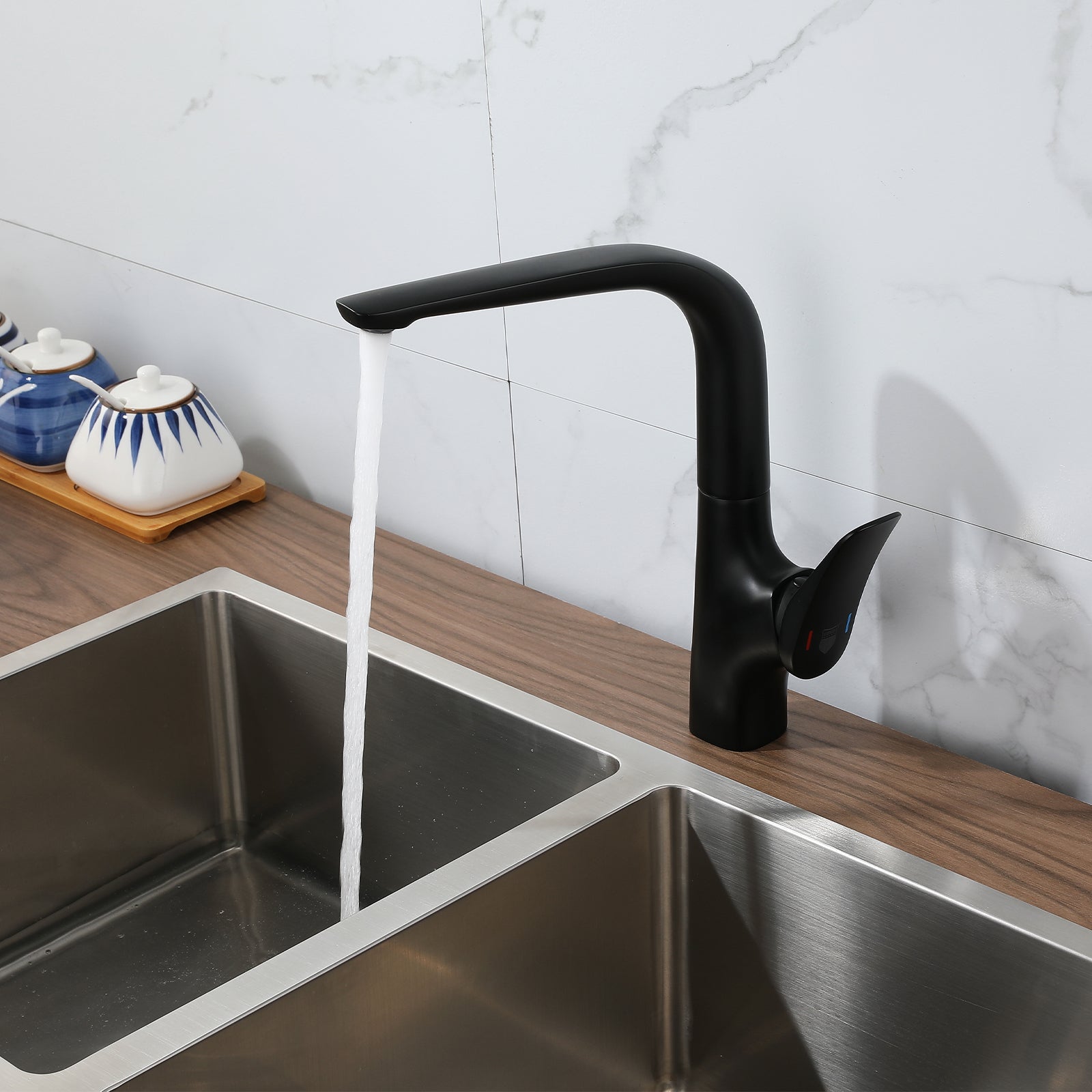 Single Handle Kitchen Faucet – 360° Swivel Spout – KFB010076