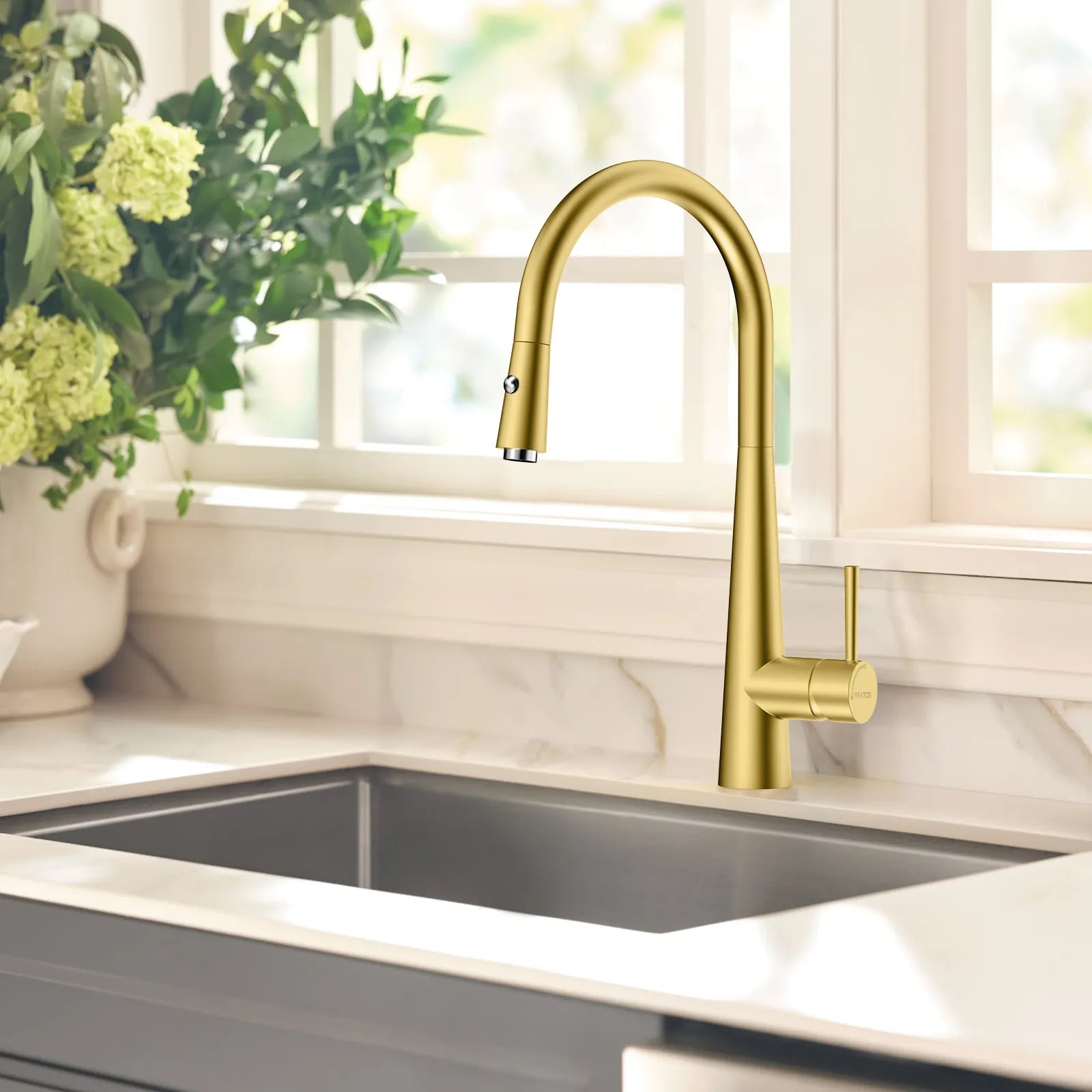 Matte Black Pull-Down Kitchen Faucet – Dual-Function Brass Spray – KFB1004