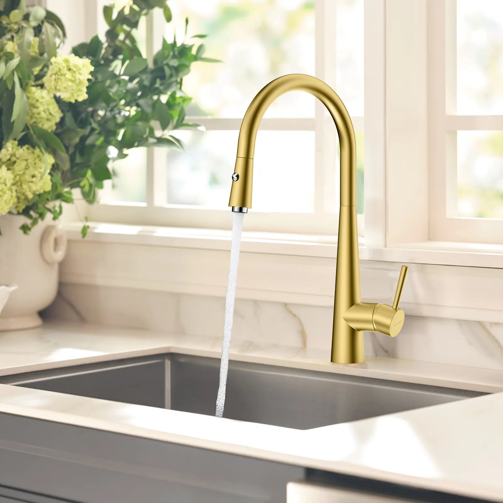 Matte Black Pull-Down Kitchen Faucet – Dual-Function Brass Spray – KFB1004