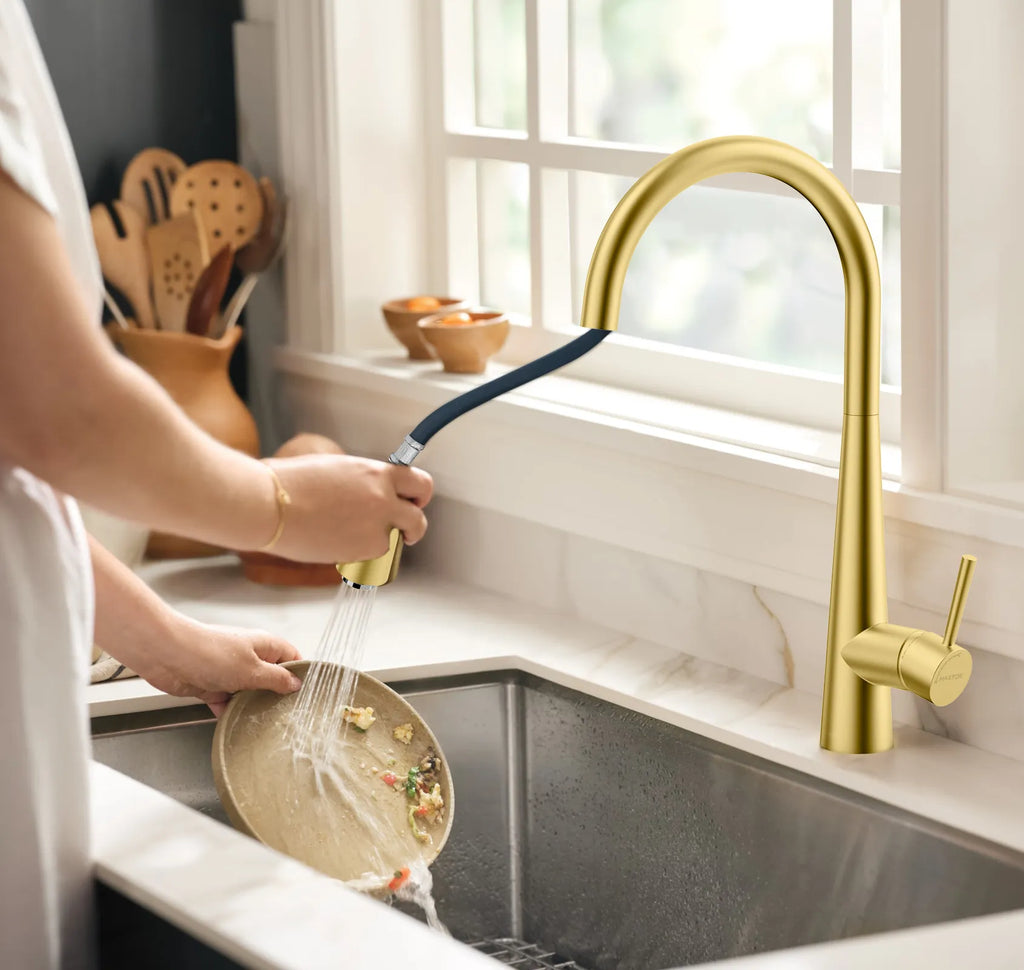 Matte Black Pull-Down Kitchen Faucet – Dual-Function Brass Spray – KFB1004