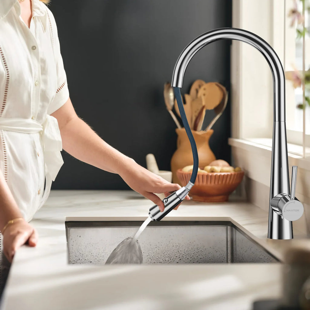 Matte Black Pull-Down Kitchen Faucet – Dual-Function Brass Spray – KFB1004