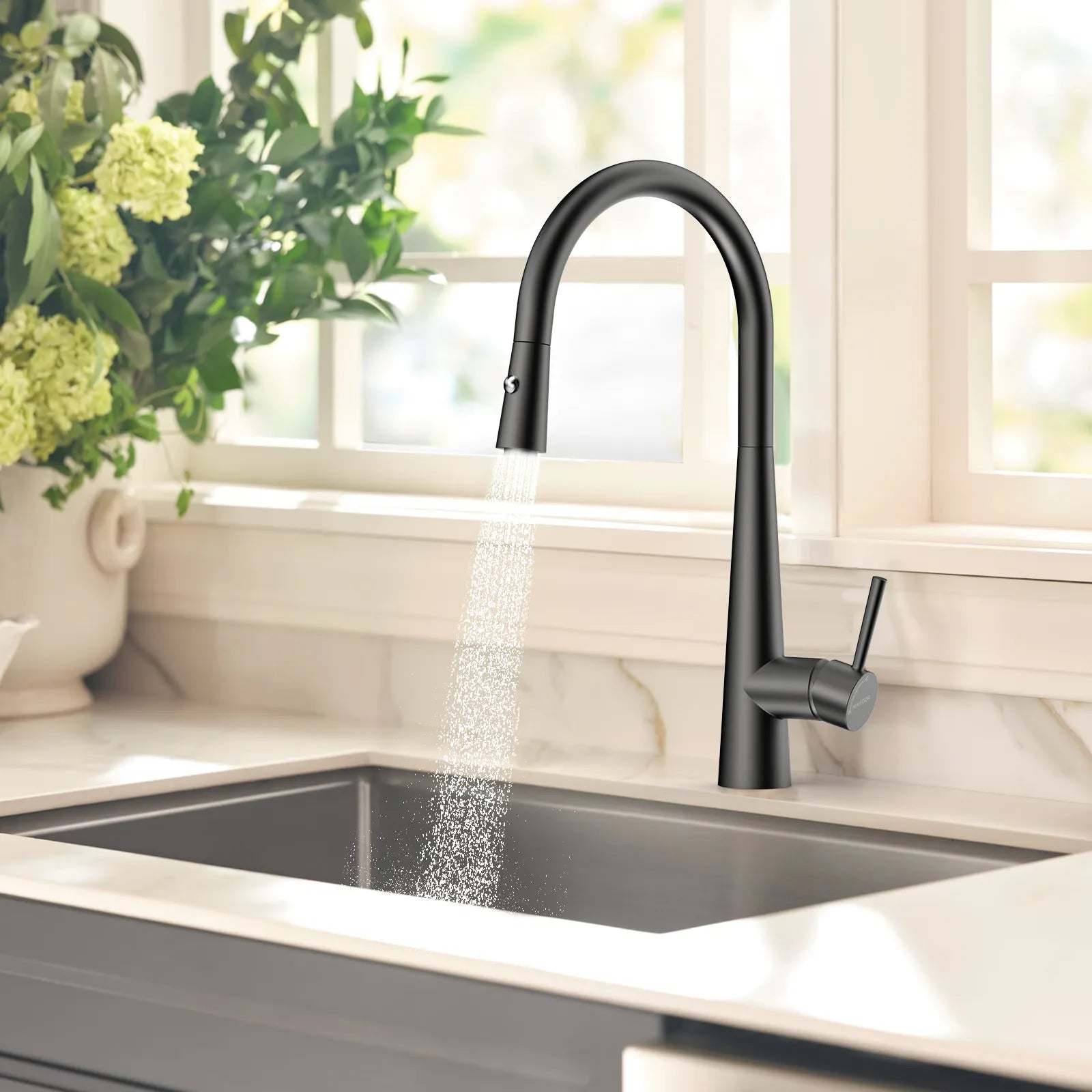 Matte Black Pull-Down Kitchen Faucet – Dual-Function Brass Spray – KFB1004