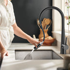Matte Black Pull-Down Kitchen Faucet – Dual-Function Brass Spray – KFB1004