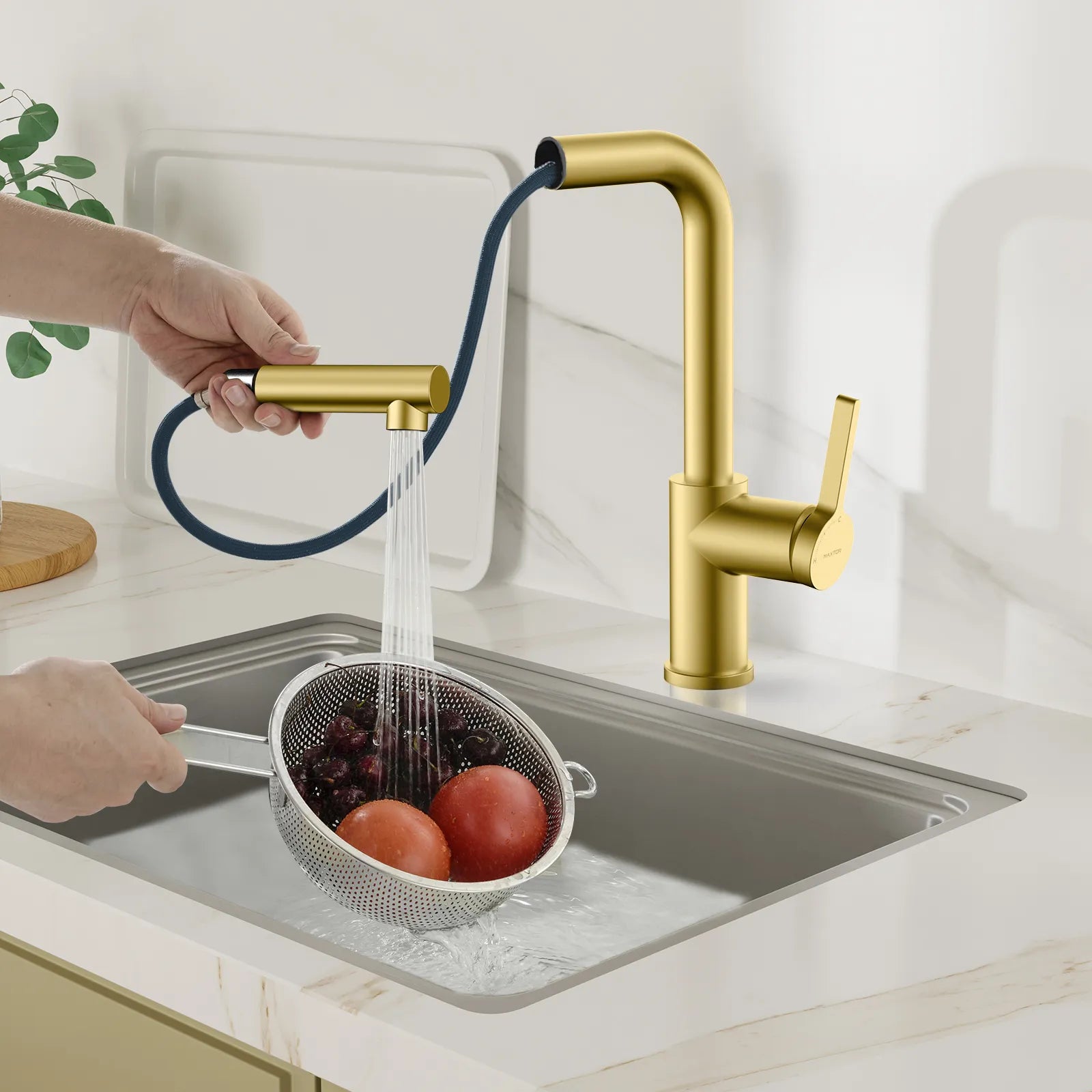 Brushed Gold Pull-Out Kitchen Faucet – Dual-Function Brass Spray – KFB1051A