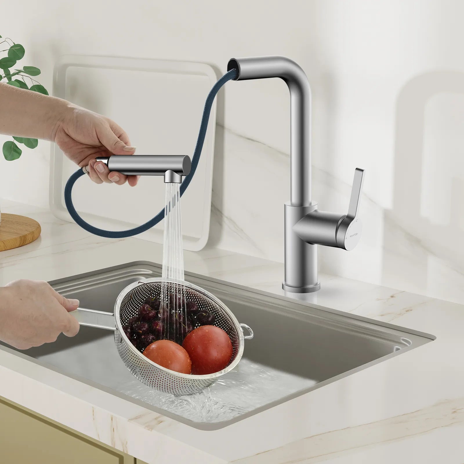 Brushed Gold Pull-Out Kitchen Faucet – Dual-Function Brass Spray – KFB1051A