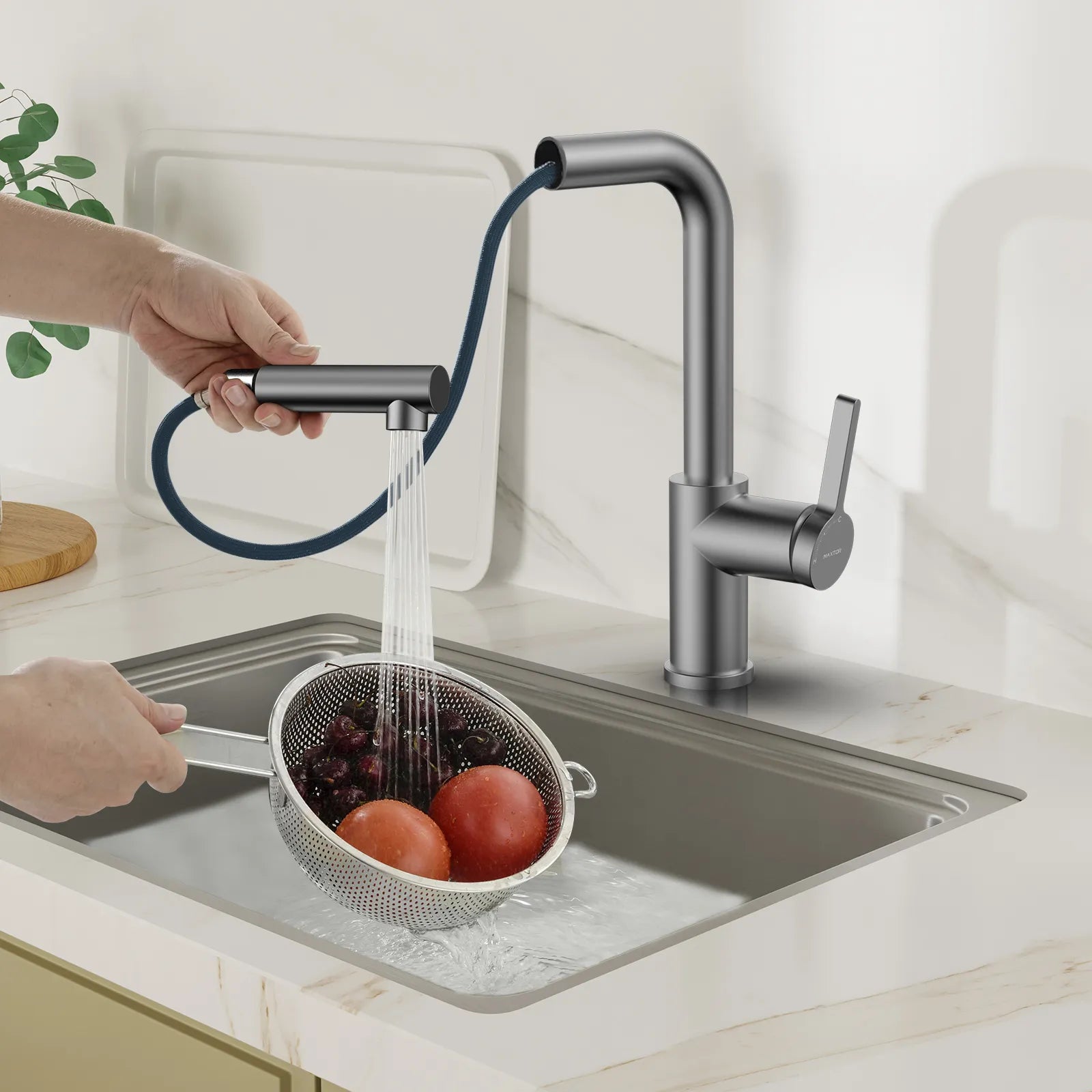 Brushed Gold Pull-Out Kitchen Faucet – Dual-Function Brass Spray – KFB1051A