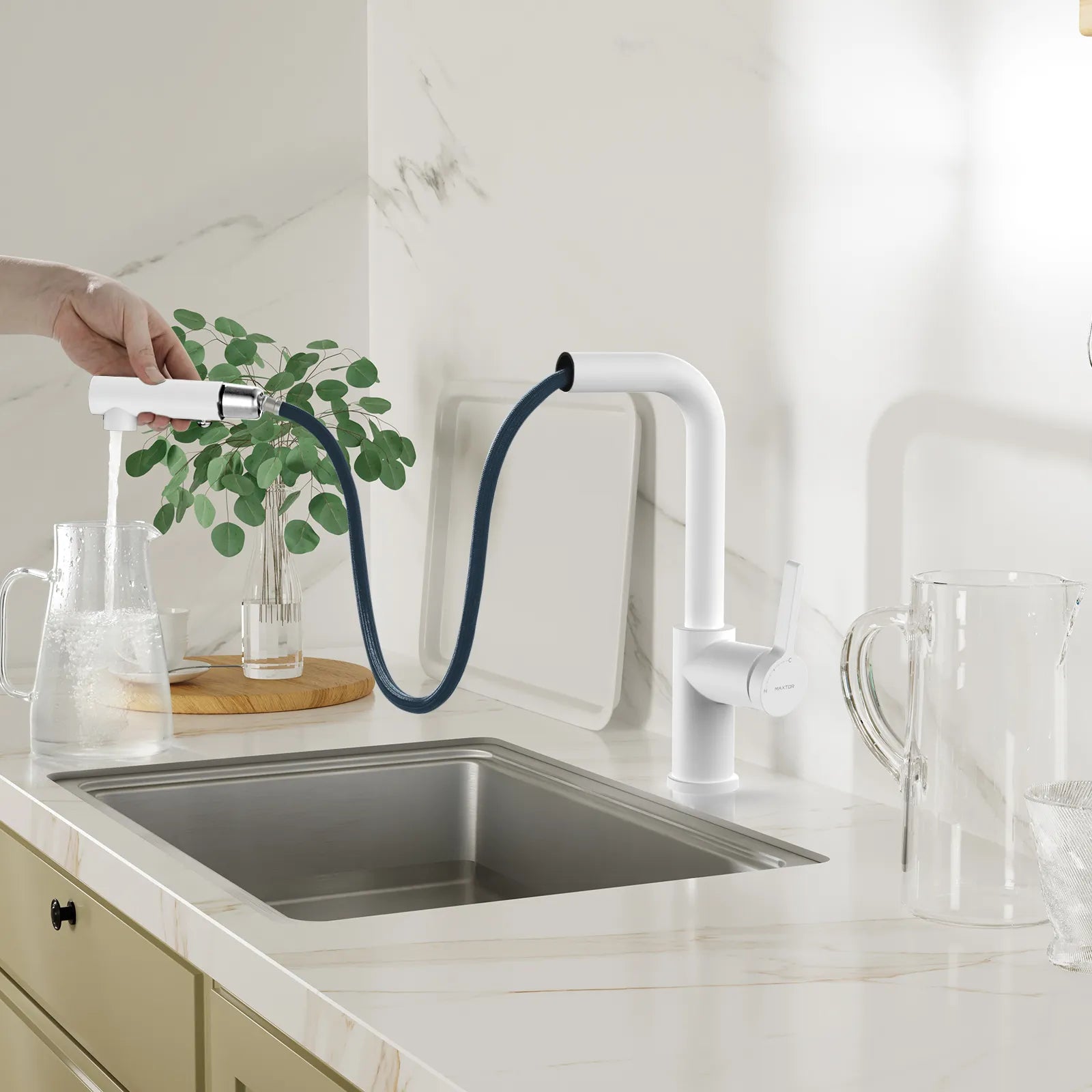 Brushed Gold Pull-Out Kitchen Faucet – Dual-Function Brass Spray – KFB1051A