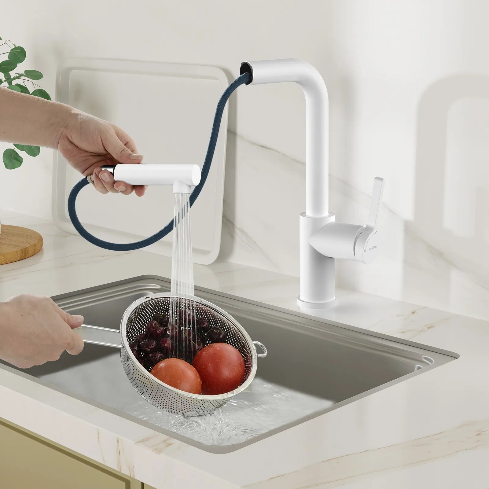 Brushed Gold Pull-Out Kitchen Faucet – Dual-Function Brass Spray – KFB1051A