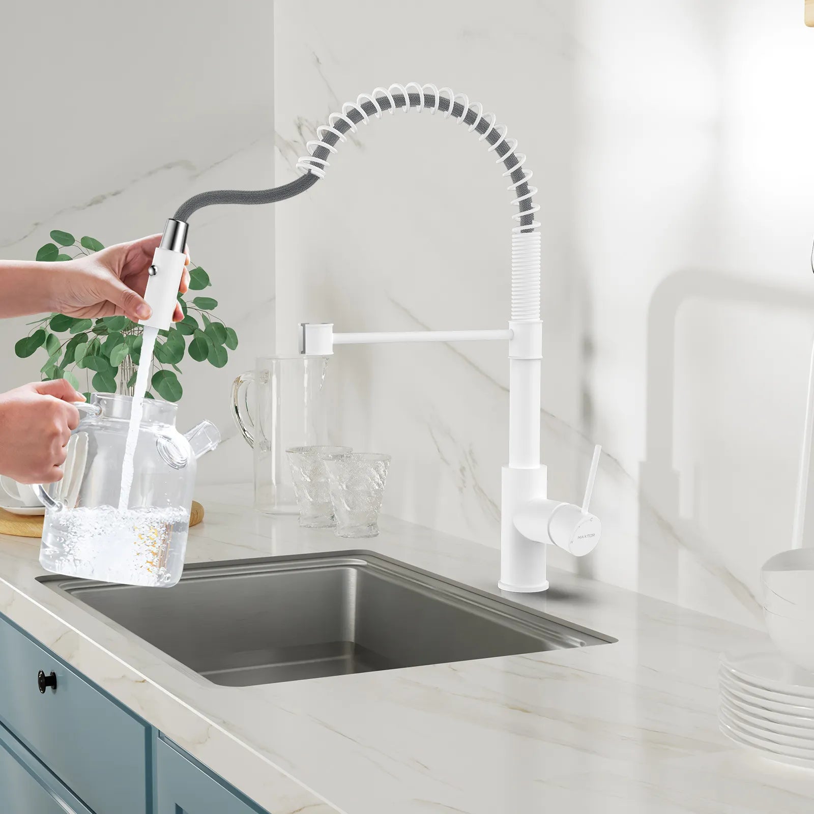 Commercial Style Pull-Down Kitchen Faucet – Dual-Function Spring Spray – KFB1053