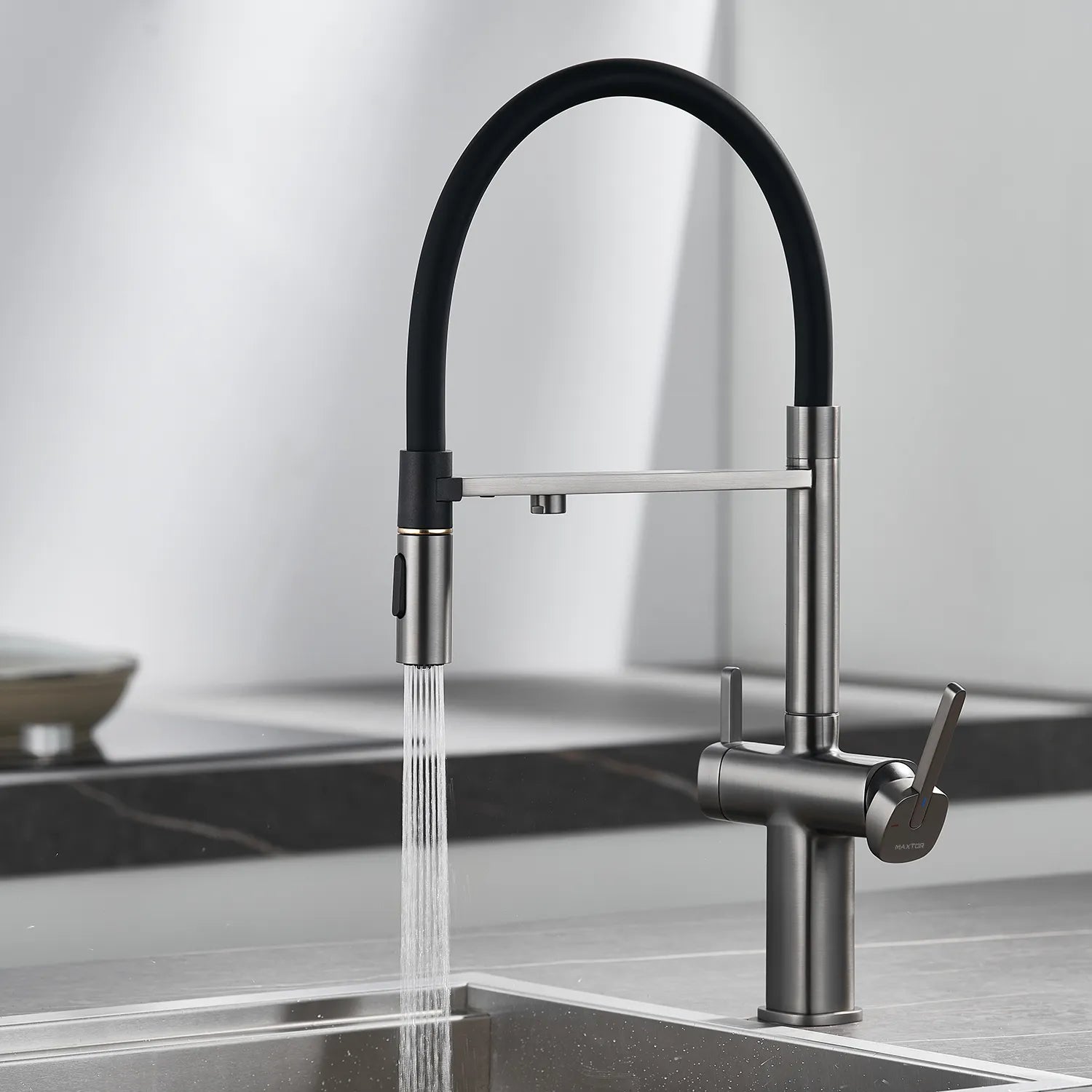 Dual-Output Pull-Out Kitchen Faucet – Filtered Water Tap, 360° Swivel Spray Head – KFB1098