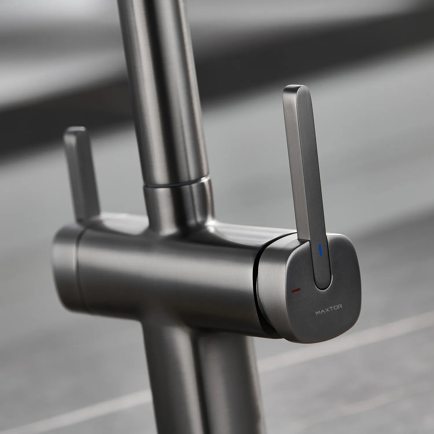 Dual-Output Pull-Out Kitchen Faucet – Filtered Water Tap, 360° Swivel Spray Head – KFB1098